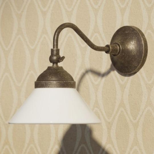 klasszikus uvegburas antikolt rez fali lampa elegans polgari arany hagyomanyos vilagitas luxus vilagitas falikar haloszoba nappali mediterran videki.jpg